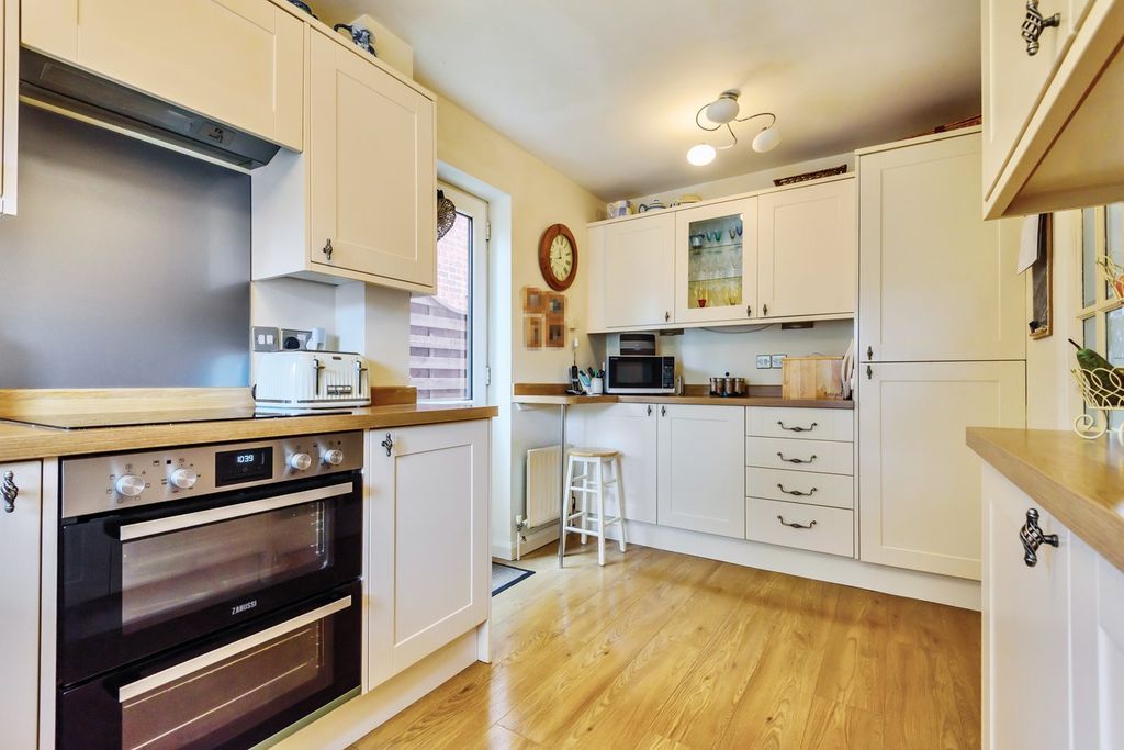 Property photo 2 of 22
