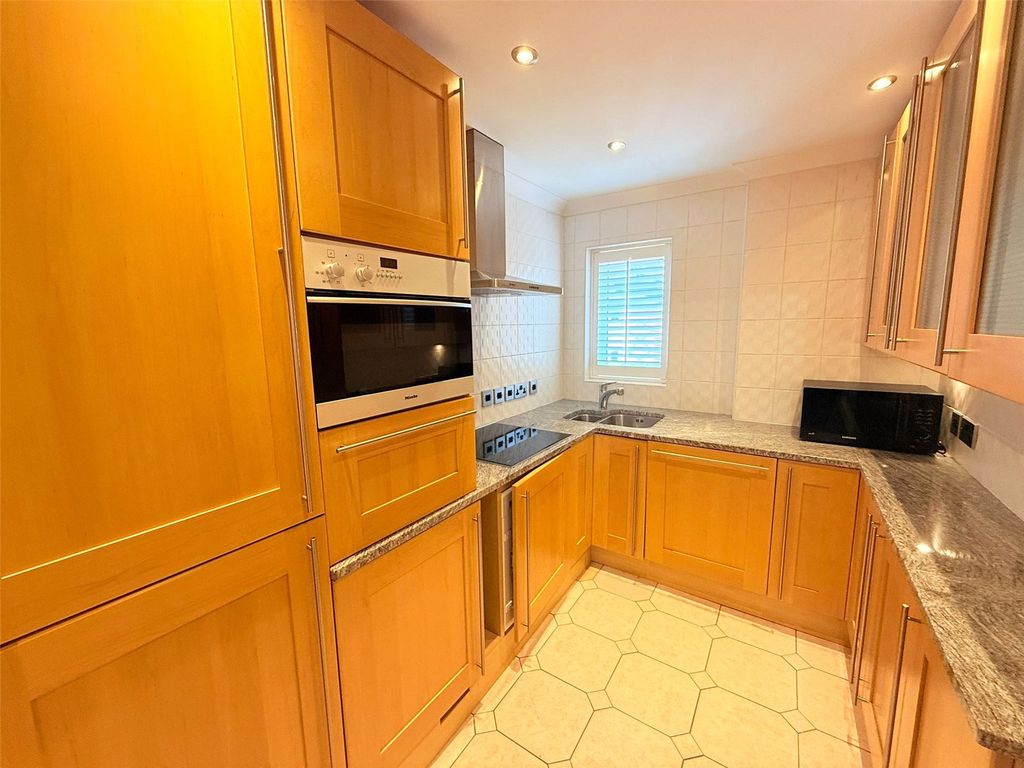 Property photo 3 of 11 Kitchen