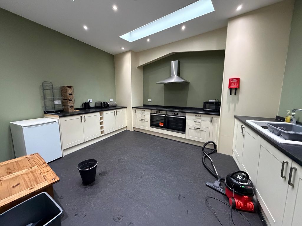 Property photo 3 of 16 Picture 3