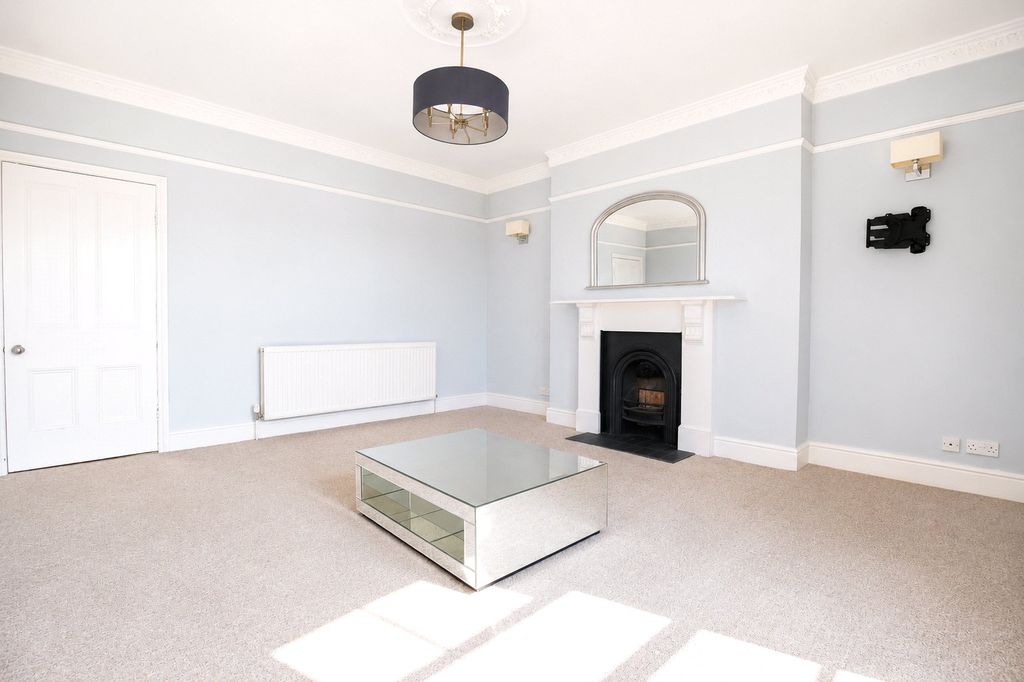 Property photo 3 of 12 Picture No. 02