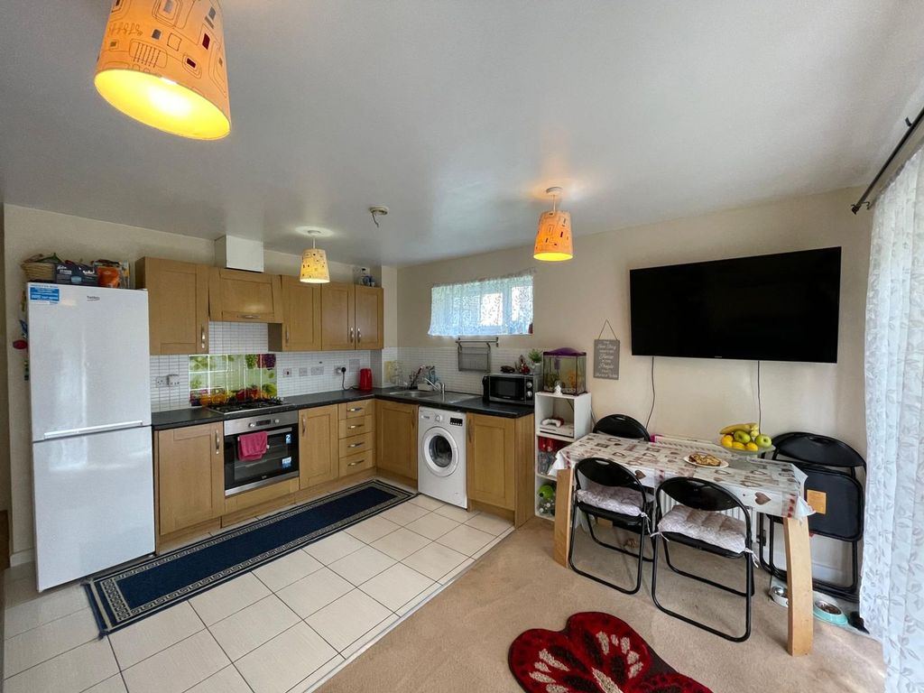 Property photo 2 of 7 Kitchen