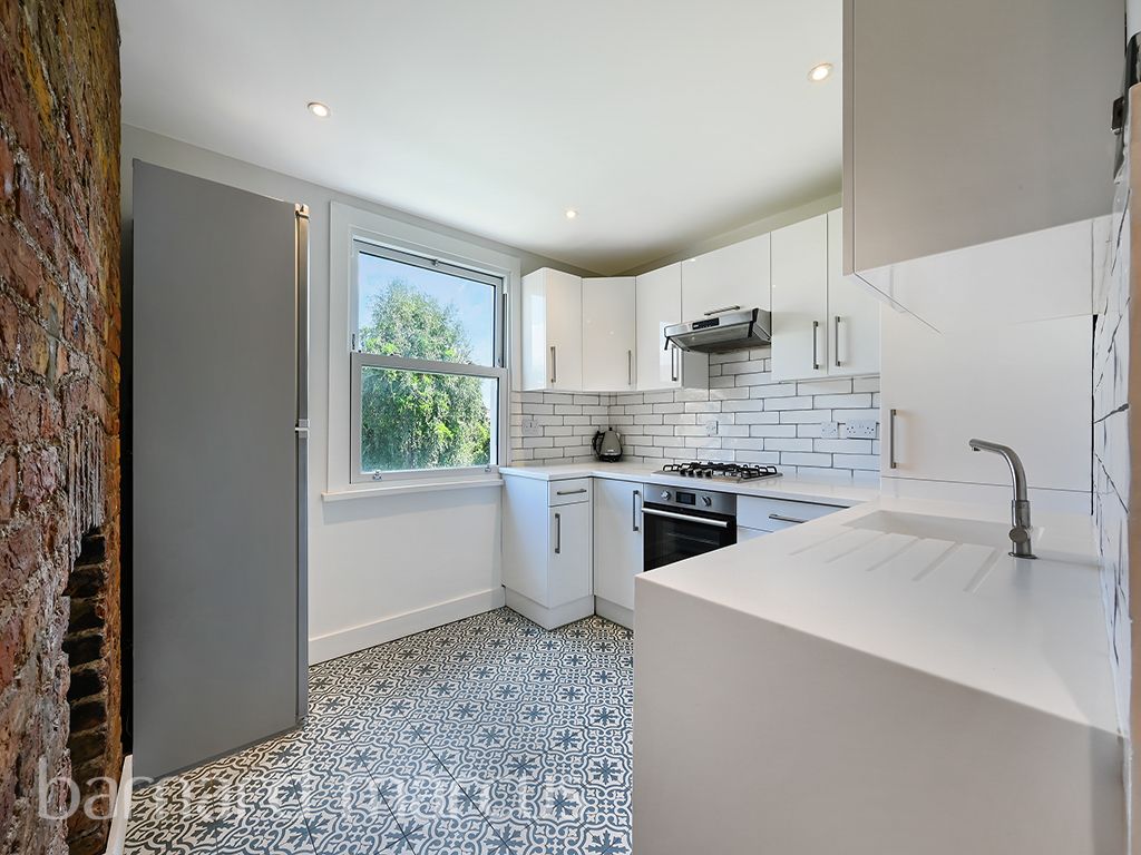 Property photo 2 of 8 Kitchen
