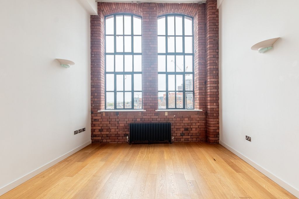 Property photo 2 of 14 4