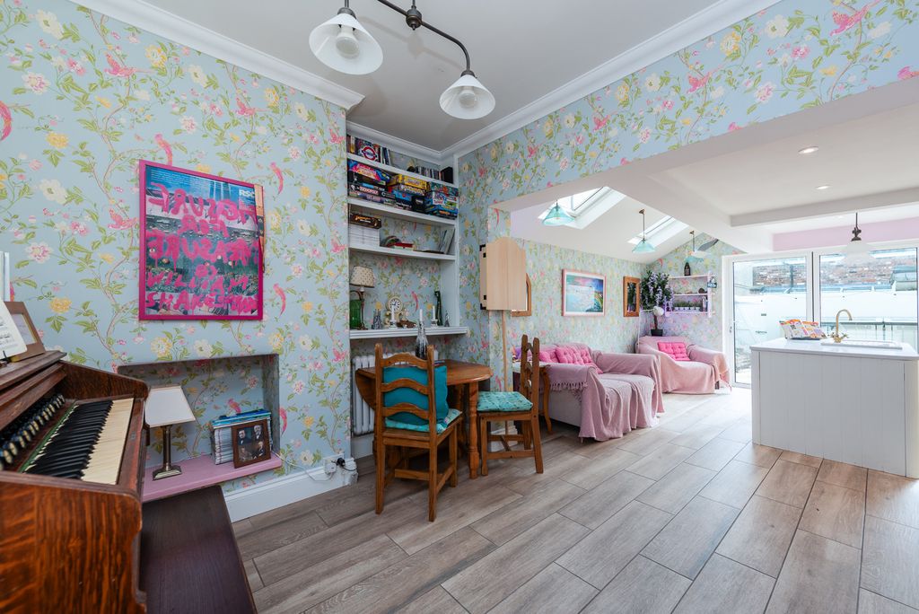 Property photo 3 of 18