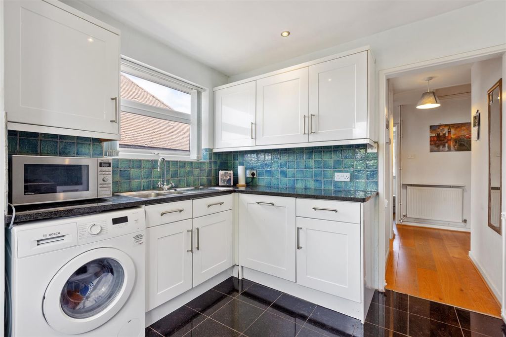 Property photo 3 of 12 Morton Road