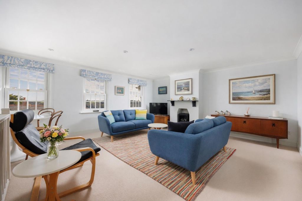 Property photo 3 of 31