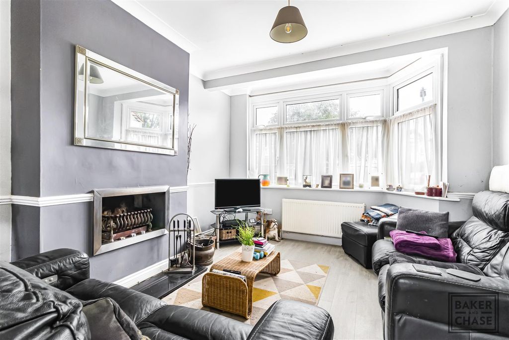 Property photo 2 of 20 Lounge/Kitchen (Open-Plan)