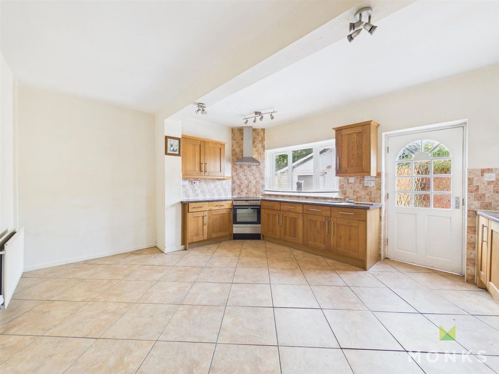 Property photo 3 of 9 Cam01420G0-Pr0946-Still004.Jpg