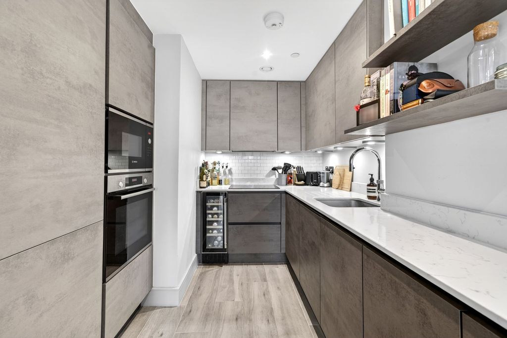 Property photo 3 of 19 Kitchen