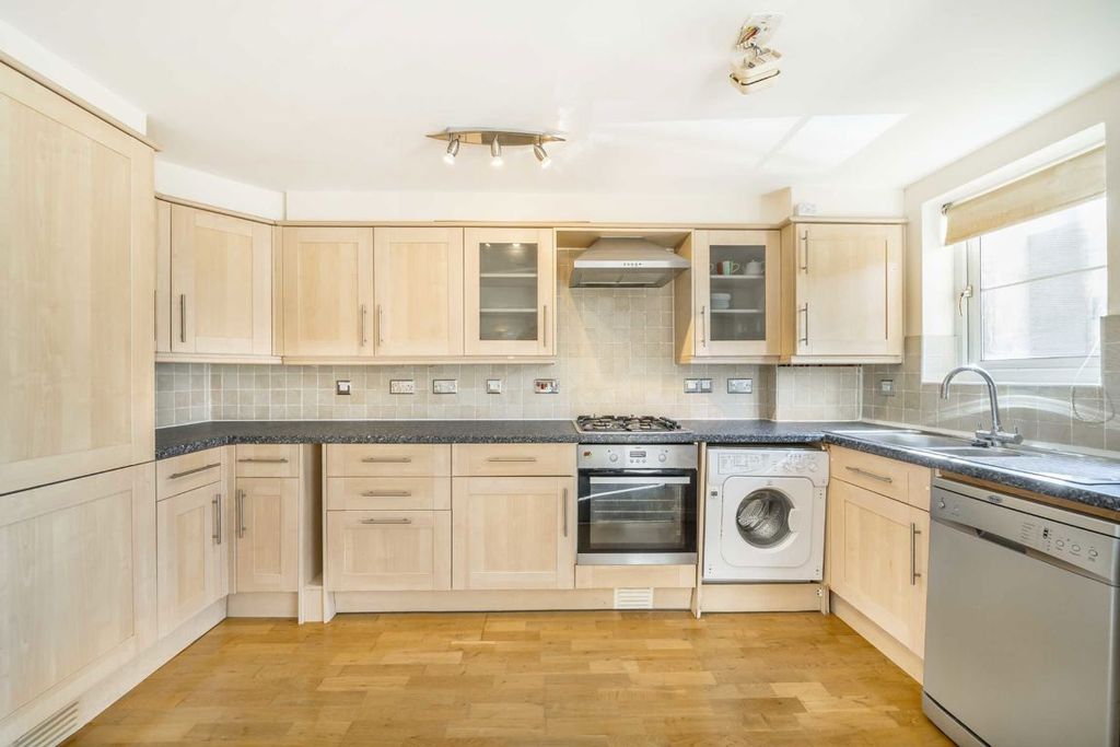 Property photo 3 of 5