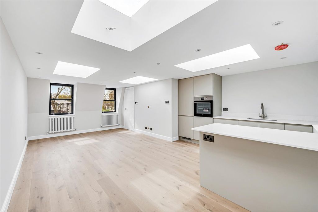 Property photo 1 of 13 Flat 3 - 51 Mill Hill Road-4.Jpg