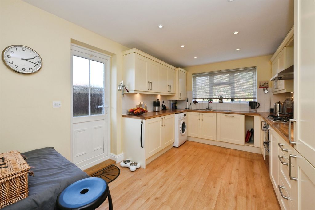 Property photo 3 of 23