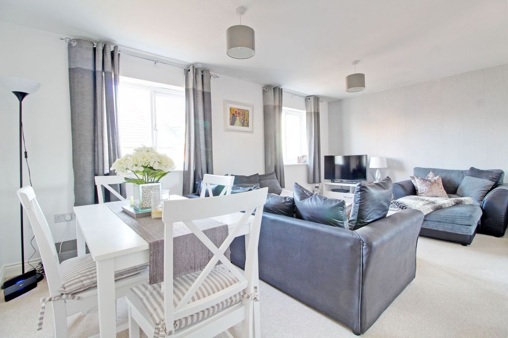 Property photo 3 of 7