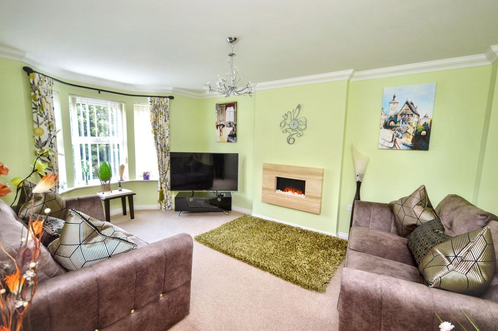Property photo 3 of 23 Living Room Pic 2
