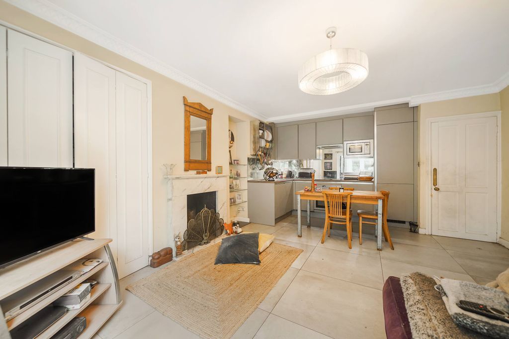 Property photo 3 of 13 67A Elsham Road - Dv25Erbhlr4Sjjbustwi.Jpg