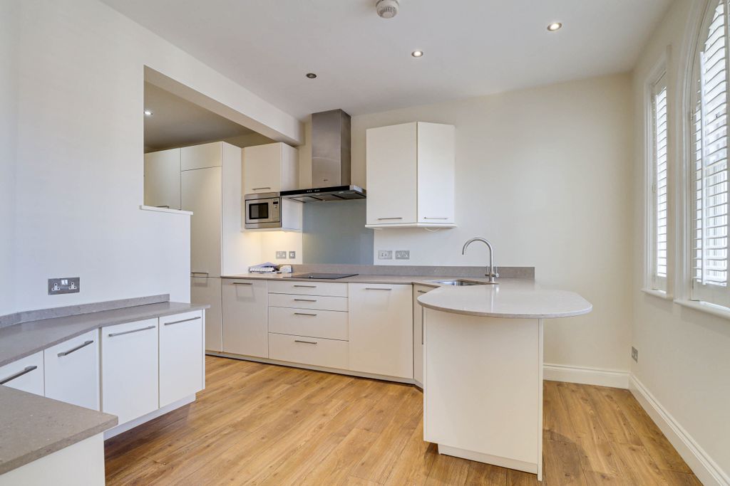 Additional image 6 of 3 bed flat for saleLeyton Green, Harpenden, Hertfordshire AL5
