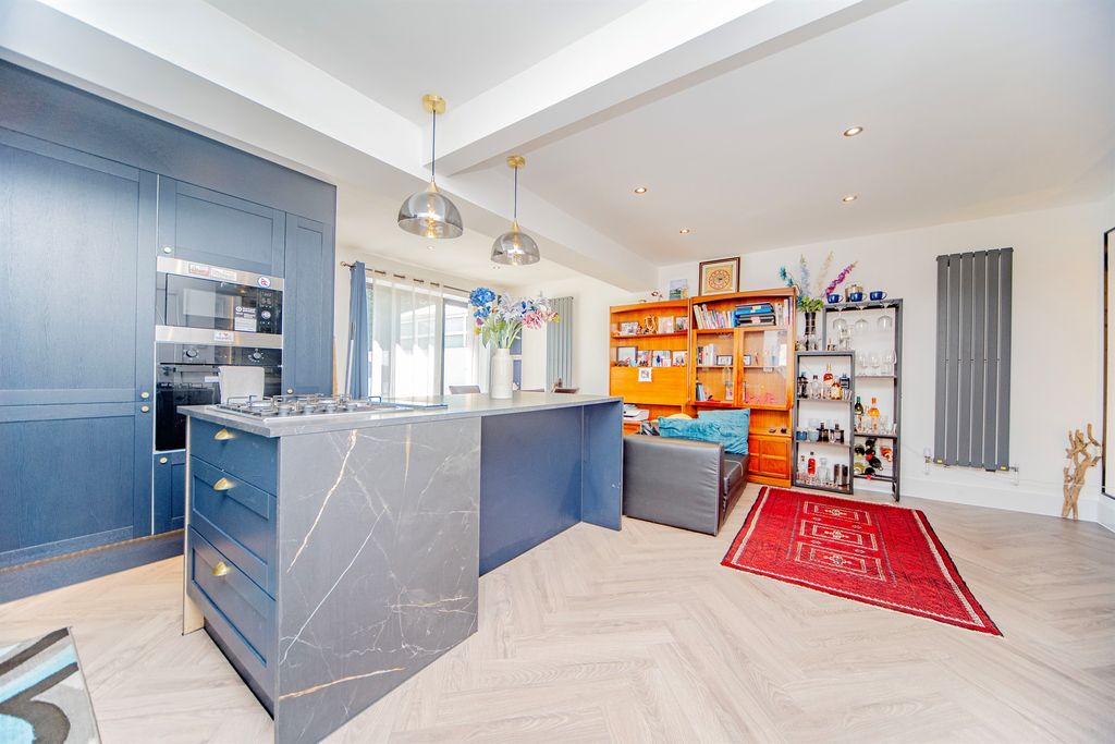 Property photo 3 of 16 Kitchen Diner Lounge