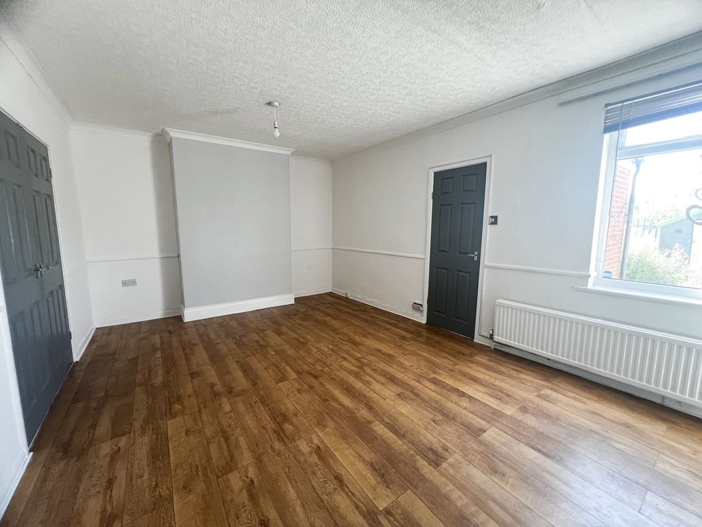 Property photo 2 of 10 Dining Room