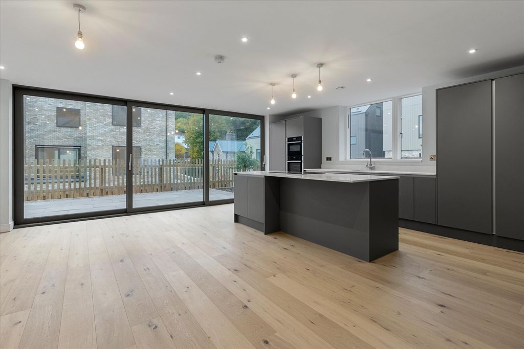 Property photo 3 of 20 Image