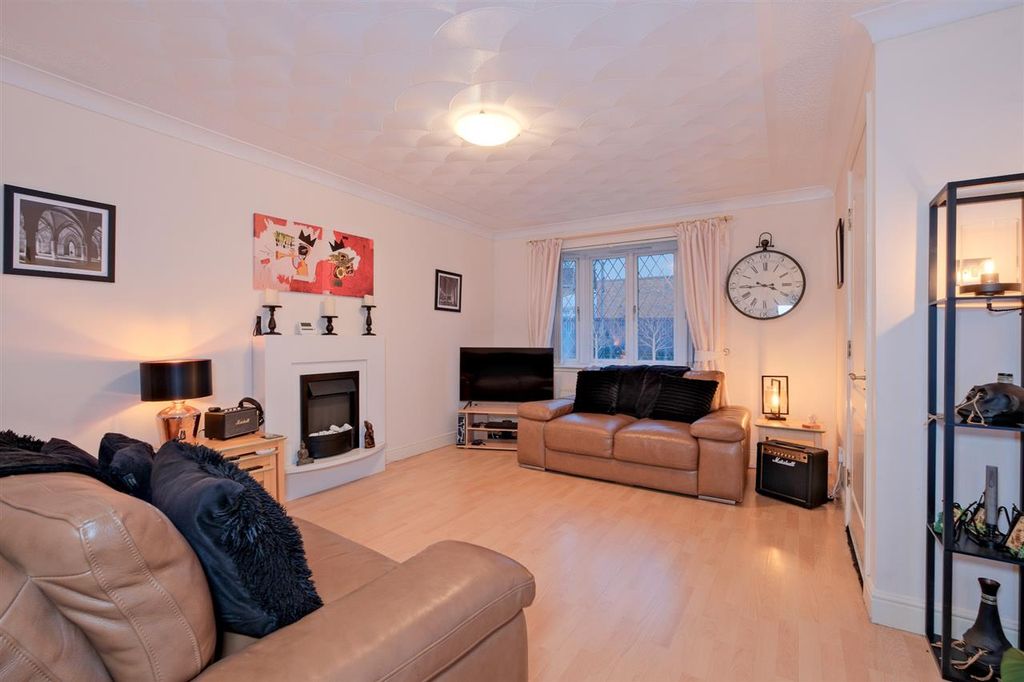 Property photo 2 of 20 Lounge