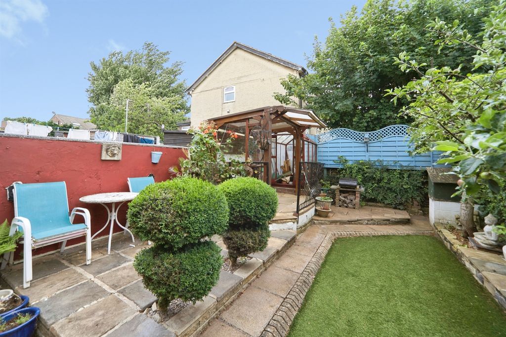 Property photo 2 of 20