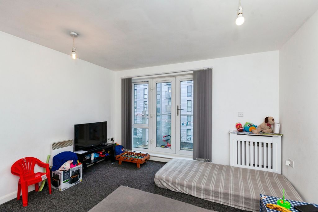 Property photo 3 of 19