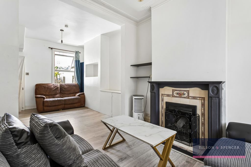 Property photo 2 of 12 B