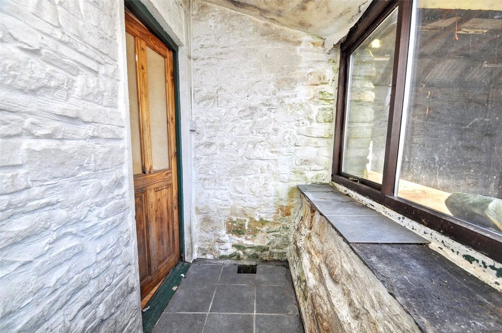 Property photo 2 of 24 Entrance Vestibule