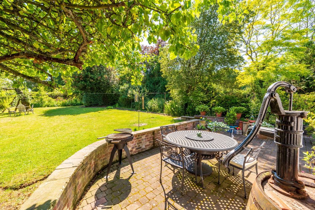 Property photo 2 of 28