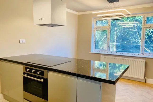 Property photo 2 of 8 O 1J85Subt3H2Ceduk2Sicmm1R7