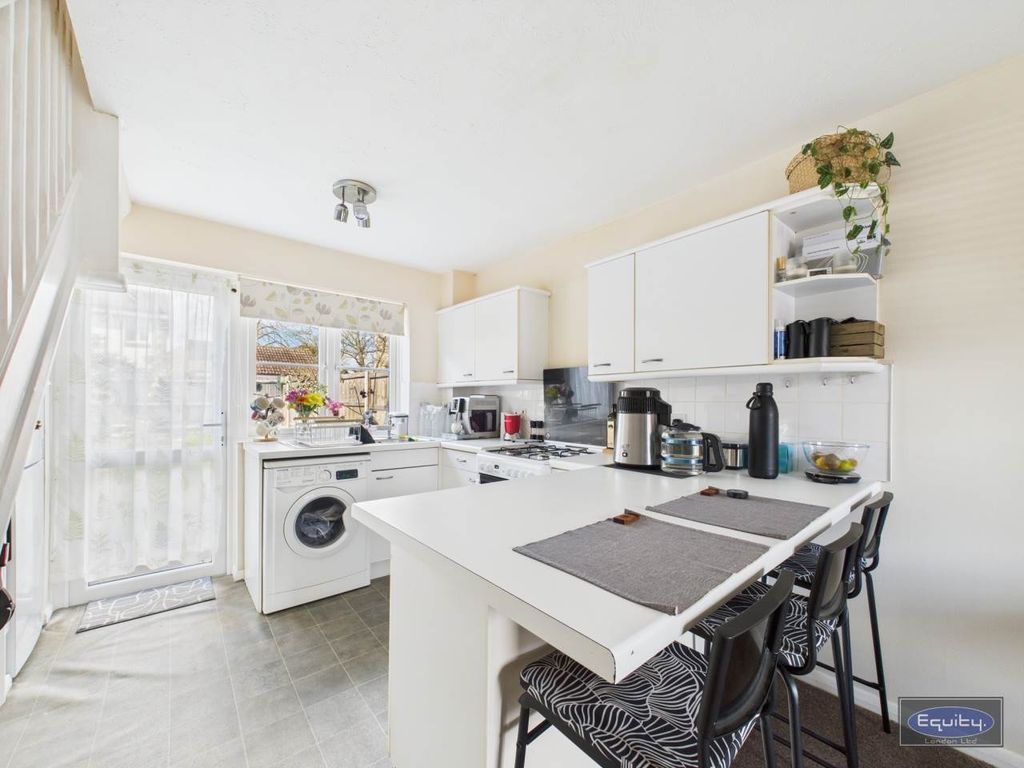 Property photo 3 of 8 Kitchen