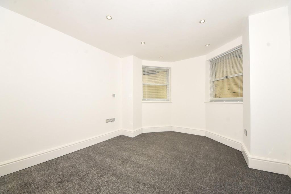Additional image 8 of 3 bed flat for saleBrooklands House, Lucas Court, Leamington Spa CV32