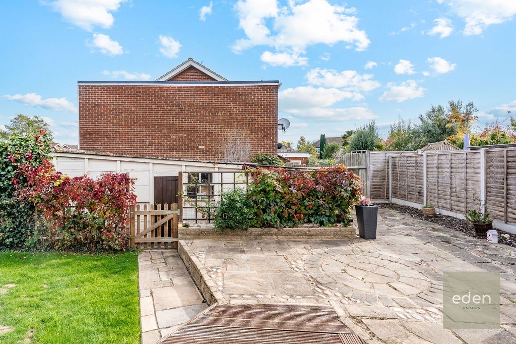 Property photo 2 of 25