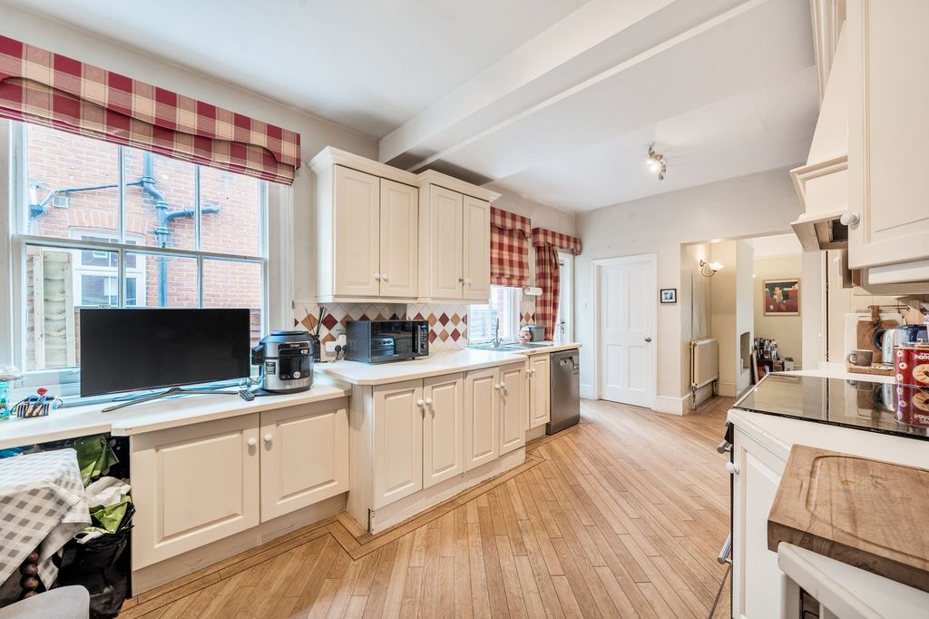 Property photo 2 of 27