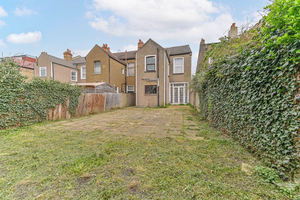 Property photo 2 of 20