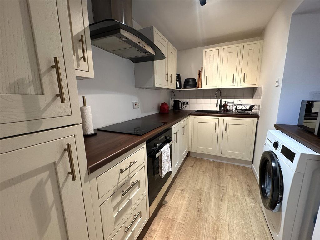 Property photo 3 of 12 Kitchen 1.Jpg