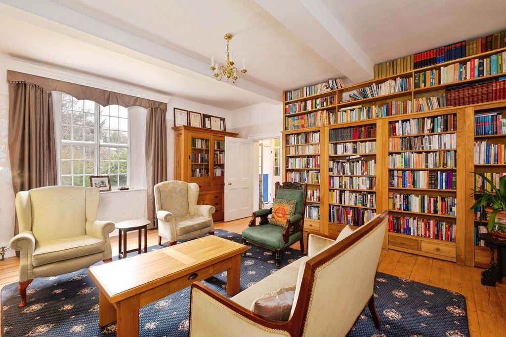 Property photo 3 of 32