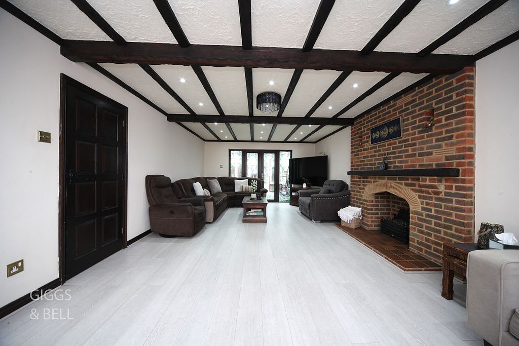 Property photo 3 of 32 4877082