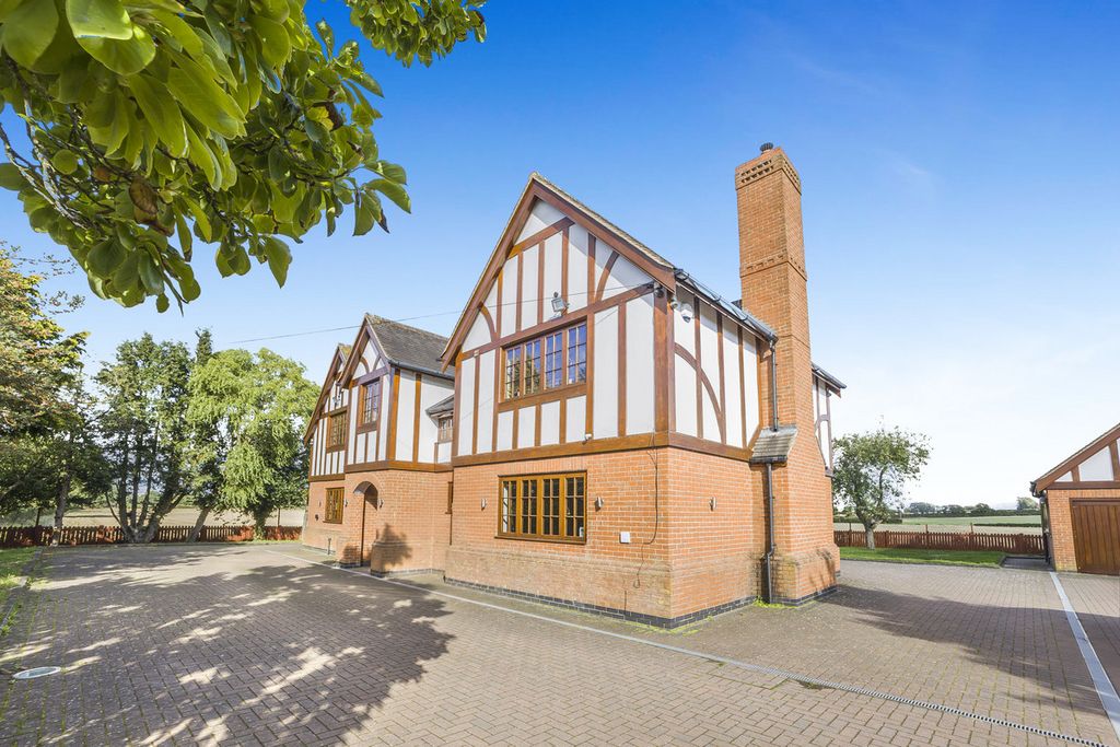 Property photo 2 of 39