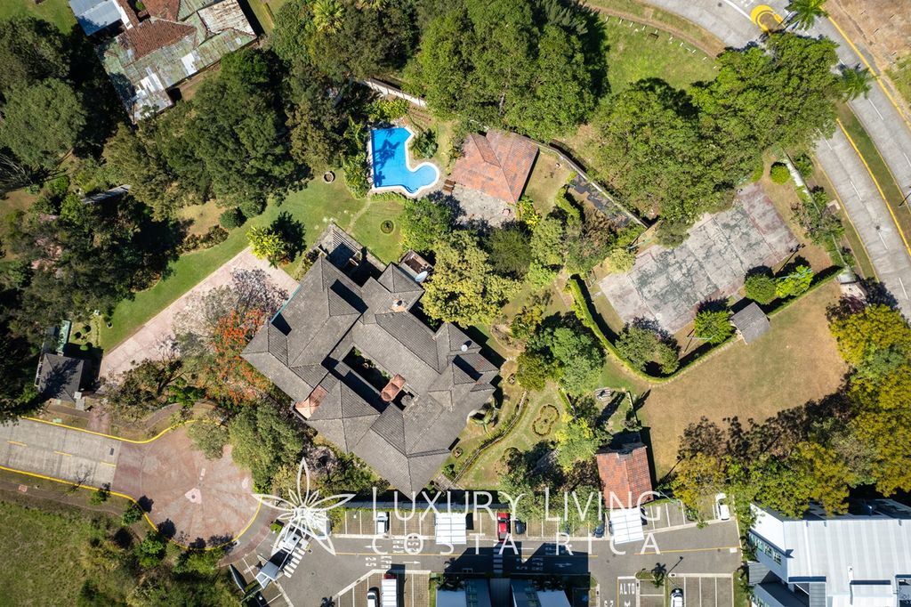 Property photo 3 of 34