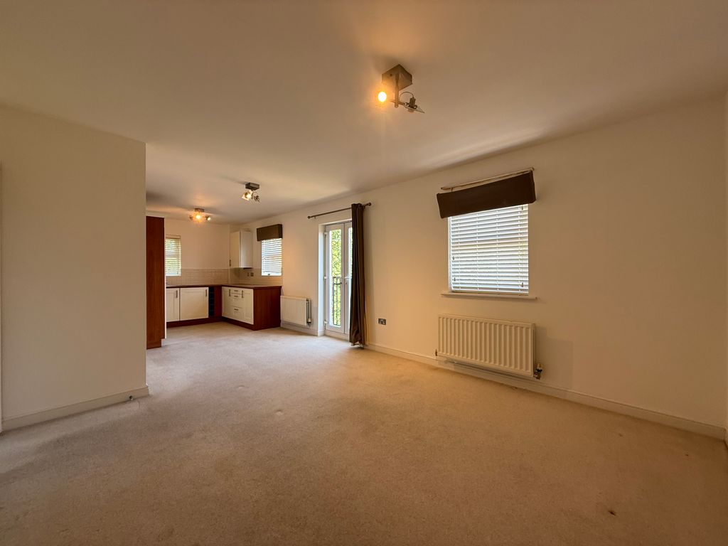2 bed flat to rentThacker Drive, Lichfield WS13 photo 2