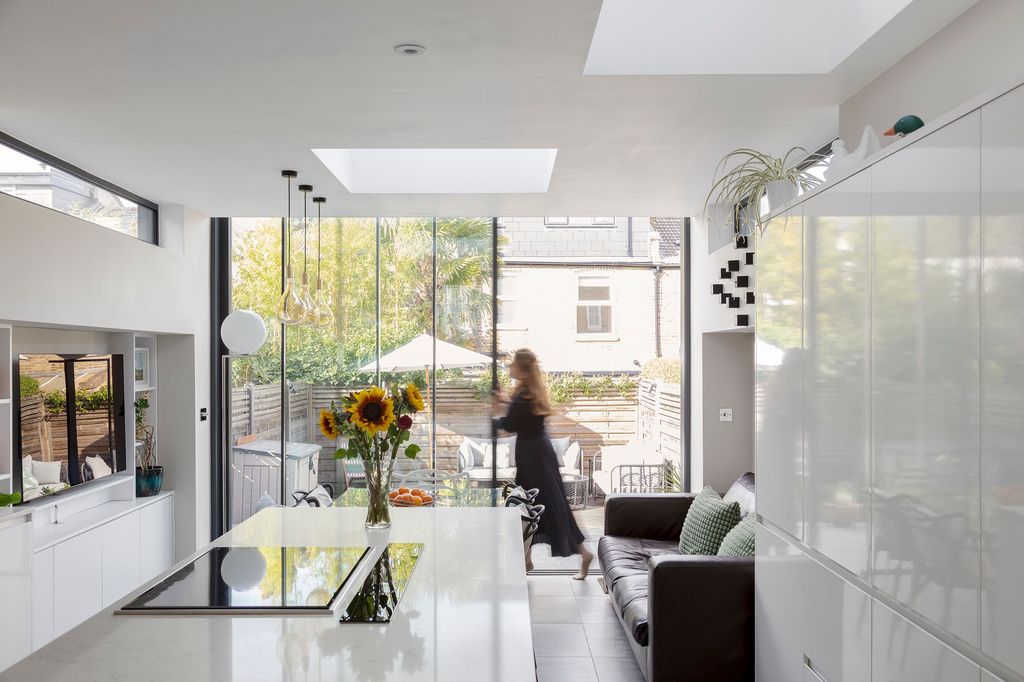 Property photo 2 of 28