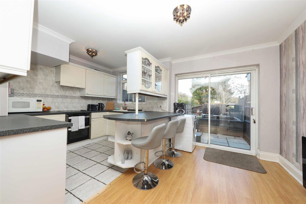 Property photo 3 of 11 Kitchen/Diner