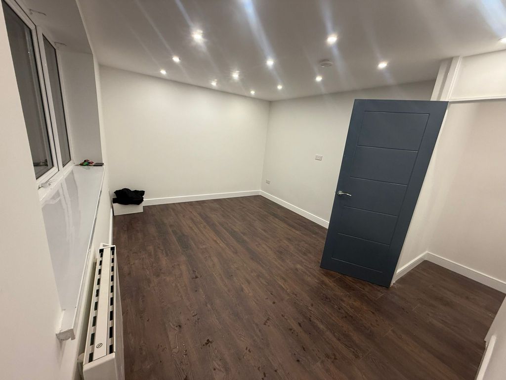 Property photo 3 of 8 Gallery