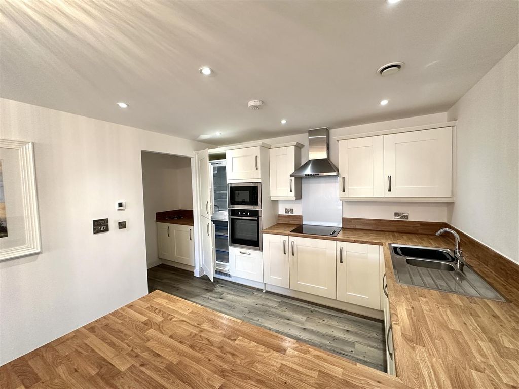 Property photo 3 of 24 20260319_125156002_Ios.Jpg