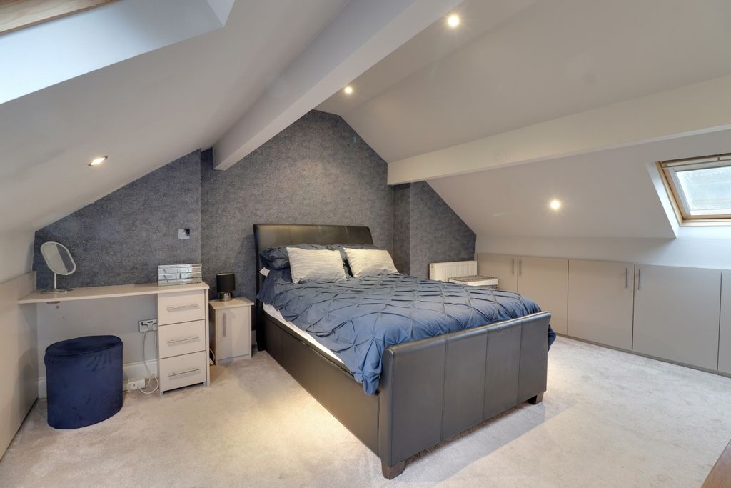 Property photo 1 of 26 Bedroom 1