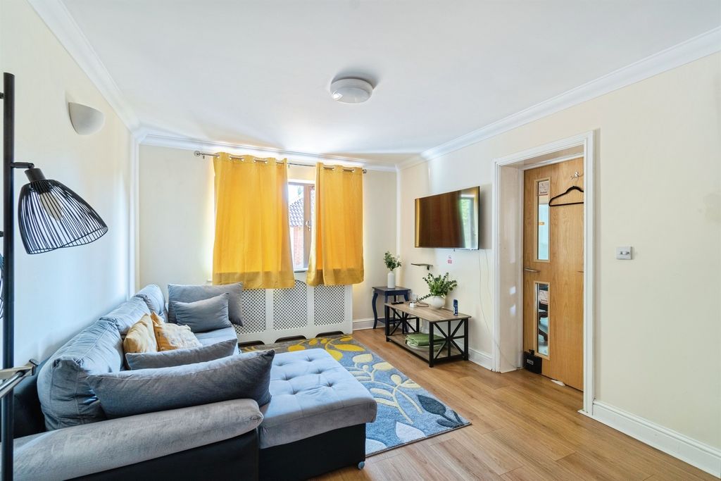 Property photo 2 of 19