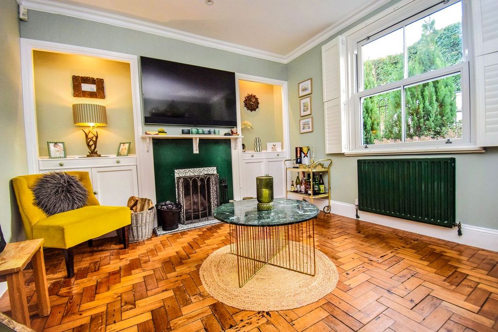 Property photo 2 of 21 Sitting Room