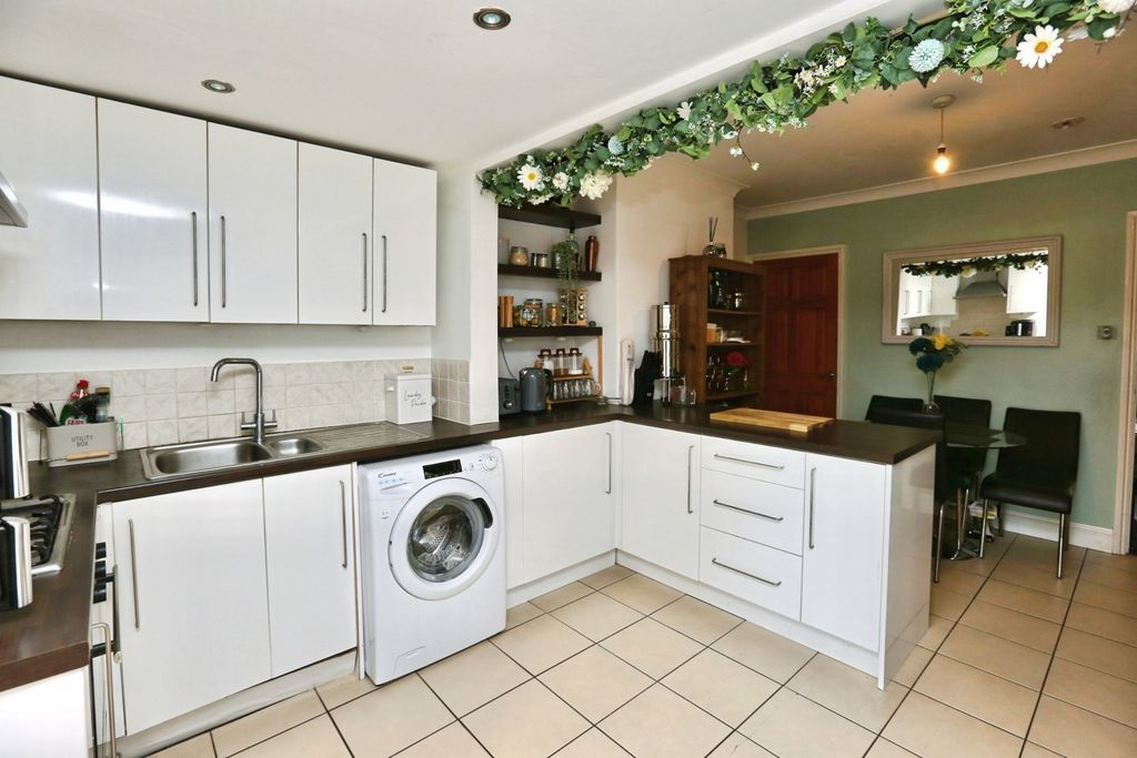Property photo 1 of 9 Photo