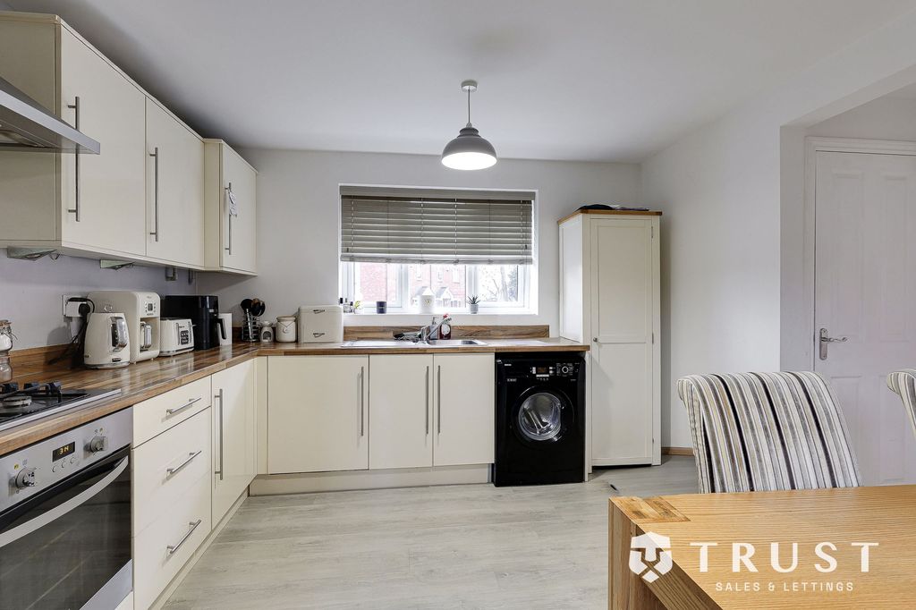 Property photo 3 of 27